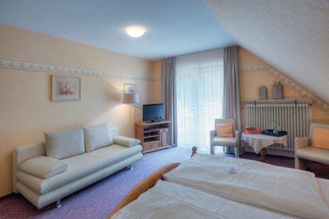 Suite (Schwanenteich) | In-room safe, iron/ironing board, free WiFi, bed sheets