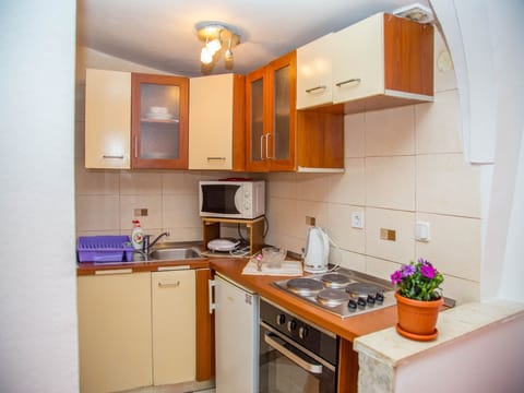 Apartment, 1 Bedroom | Private kitchen