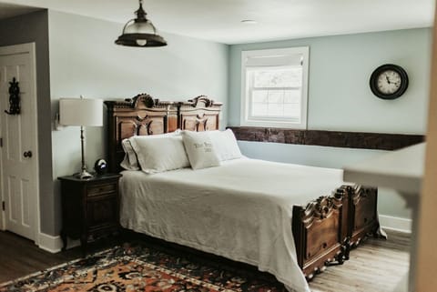 Superior Studio Suite, 1 King Bed, Lake View | Egyptian cotton sheets, premium bedding, down comforters
