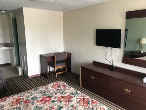 Standard Room, 1 King Bed, Non Smoking | Television