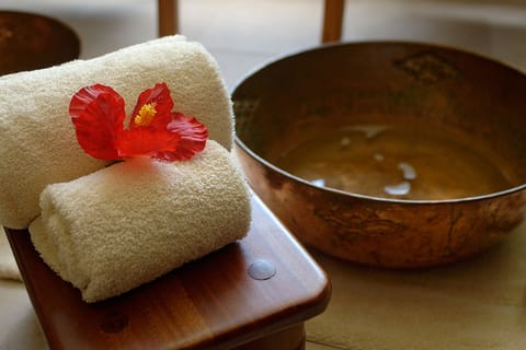 Couples treatment rooms, steam room, body treatments, aromatherapy