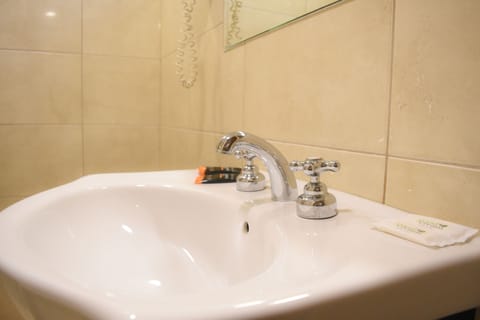 Standard Quadruple Room | Bathroom | Deep soaking tub, hair dryer, bidet, towels