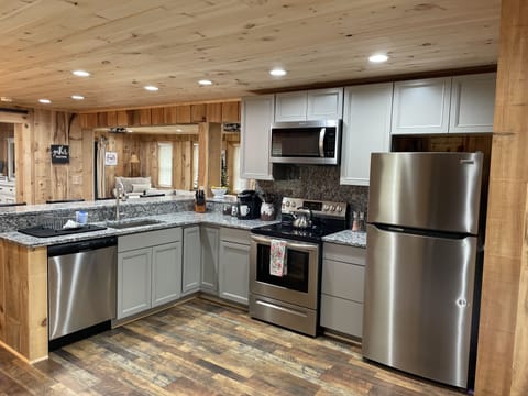 Ridgeview Cottage | Private kitchen | Fridge, microwave, oven, stovetop
