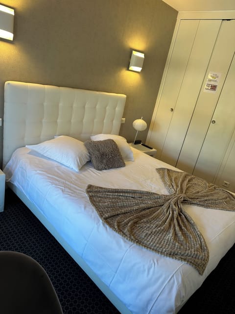 Standard Double Room, 1 Queen Bed | Premium bedding, individually decorated, individually furnished, desk