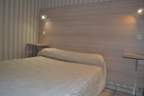 Standard Double Room | Desk, free WiFi, bed sheets