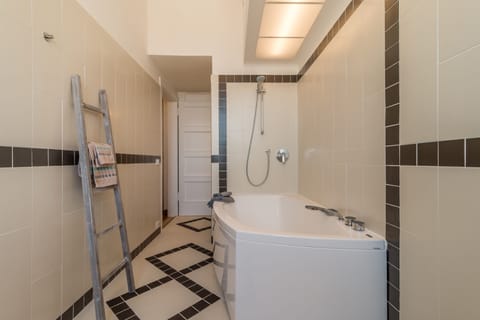 Apartment, 2 Bedrooms | Bathroom | Combined shower/tub, deep soaking tub, bidet, towels