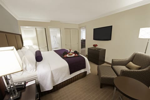 Suite, 1 Bedroom | Premium bedding, in-room safe, desk, laptop workspace