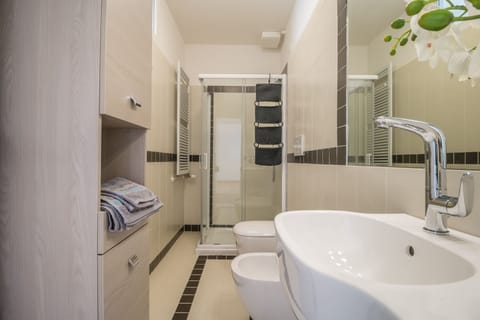 Apartment, 1 Bedroom | Bathroom | Shower, deep soaking tub, towels, shampoo