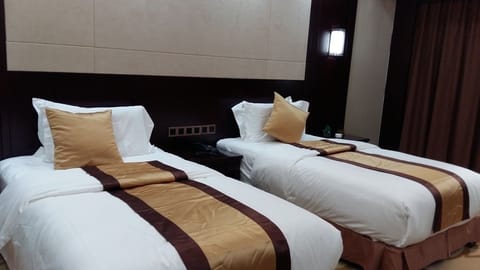Deluxe Twin Room | Premium bedding, minibar, in-room safe, desk