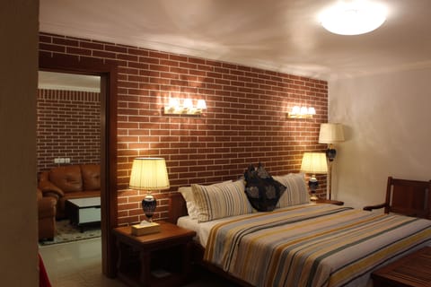 Suite, 1 Bedroom | Minibar, in-room safe, desk, blackout drapes