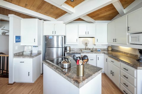 Star Harbor 10 Kitchen - Star Harbor 10 Kitchen