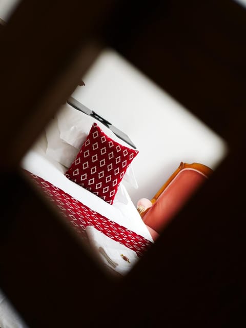 Premium bedding, in-room safe, individually decorated