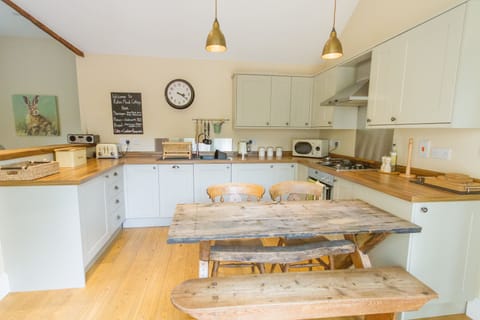 Luxury Cottage, Hot Tub (Dogs Allowed) | Private kitchen | Electric kettle, highchair