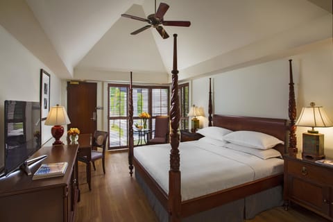 Club Room, 1 King Bed, Balcony | 1 bedroom, premium bedding, pillowtop beds, minibar