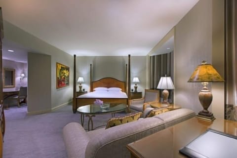 Presidential Suite, 1 Bedroom (Sheraton Club) | 1 bedroom, premium bedding, pillowtop beds, minibar