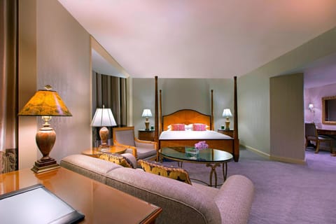 Presidential Suite, 1 Bedroom (Sheraton Club) | 1 bedroom, premium bedding, pillowtop beds, minibar