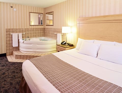 Suite, 1 King Bed, Non Smoking (Whirlpool) | Premium bedding, pillowtop beds, in-room safe, desk