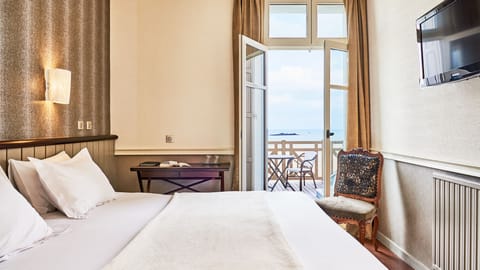 Premium bedding, memory foam beds, free WiFi