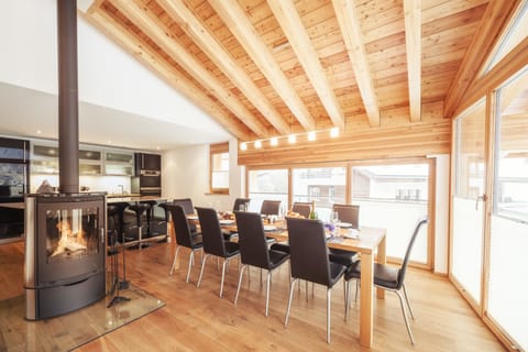 Apartment, 4 Bedrooms (Matterhorn) | In-room dining