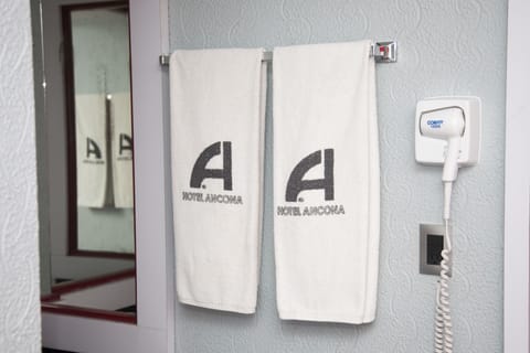 Basic Double Room, 1 Queen Bed | Bathroom | Shower, free toiletries, towels