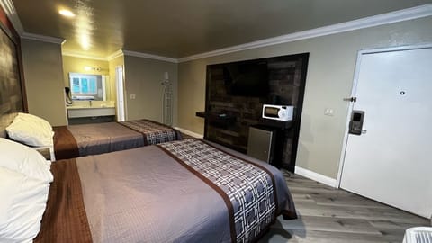 Deluxe Queen Room with Two Queen Beds | Desk, free WiFi, bed sheets