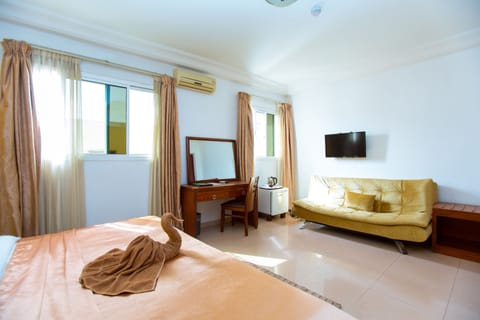 Superior Twin Room | Minibar, in-room safe, individually decorated, individually furnished