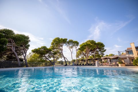 Seasonal outdoor pool, sun loungers