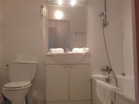 Basic Double Room, 1 Queen Bed | Bathroom | Free toiletries, hair dryer, towels