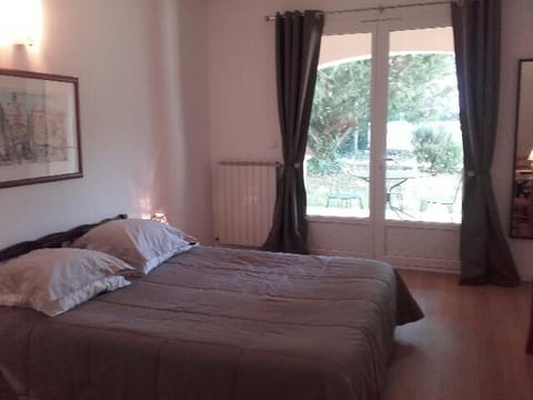 Basic Double Room, 1 Queen Bed | Blackout drapes, iron/ironing board, free WiFi, bed sheets