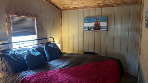 Comfort Cabin, 2 Bedrooms, Lake View | Premium bedding, memory foam beds, individually decorated