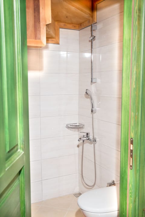 Family Villa | Bathroom | Shower, hair dryer