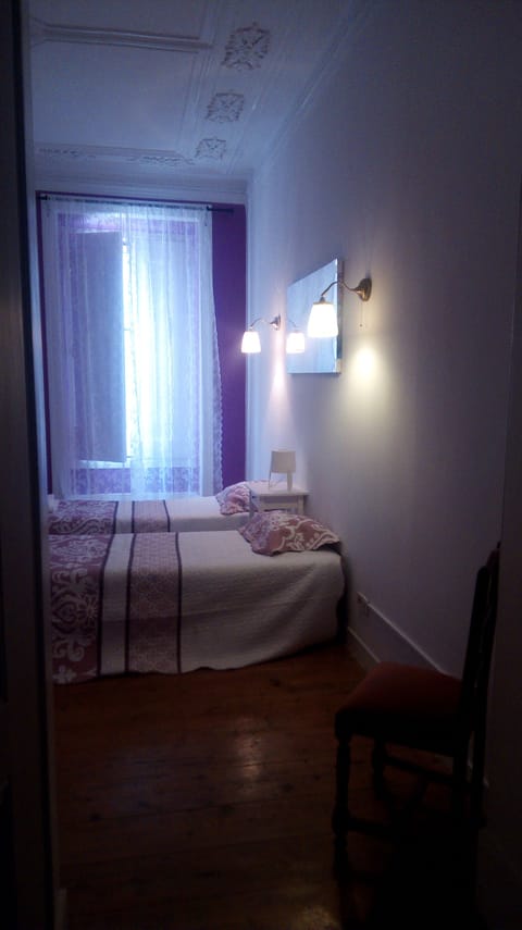 Twin Room, Private Bathroom | Iron/ironing board, free cribs/infant beds, rollaway beds, free WiFi