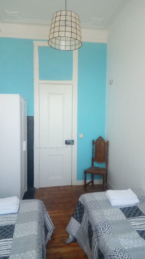 Twin Room, Shared Bathroom | Iron/ironing board, free cribs/infant beds, rollaway beds, free WiFi