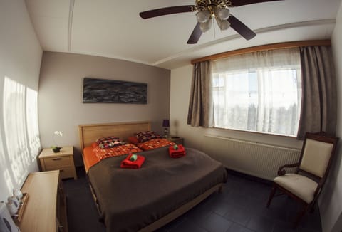 Deluxe Double Room, Private Bathroom | Free cribs/infant beds, free WiFi