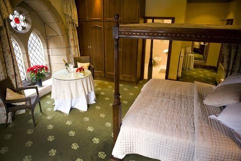 Suite | Iron/ironing board, free WiFi, bed sheets