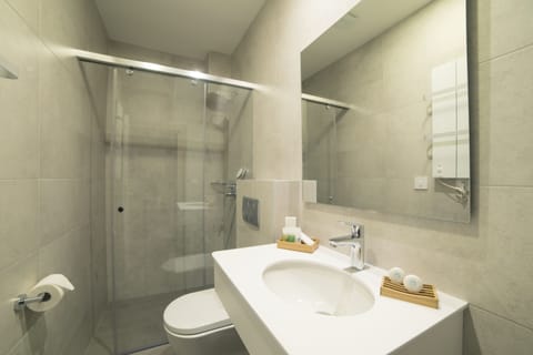 Standard Double or Twin Room | Bathroom | Shower, free toiletries, hair dryer, slippers