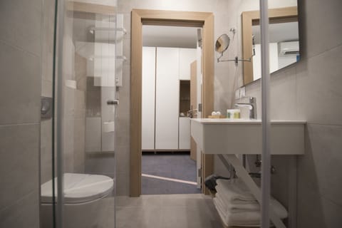 Economy Double Room | Bathroom | Shower, free toiletries, hair dryer, slippers