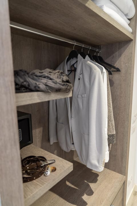 1 bedroom, memory foam beds, in-room safe, desk