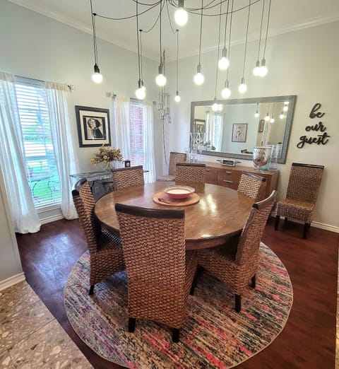 Formal dining for up to 8