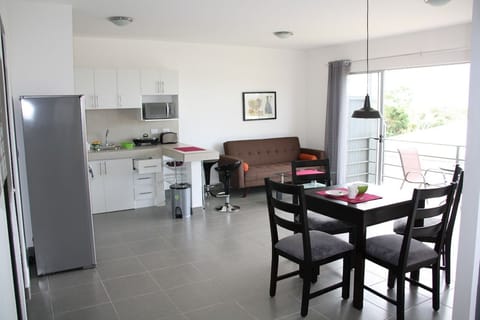 Deluxe Apartment, 2 Bedrooms, Non Smoking | In-room dining