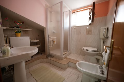 Double or Twin Room | Bathroom | Shower, free toiletries, bidet, towels