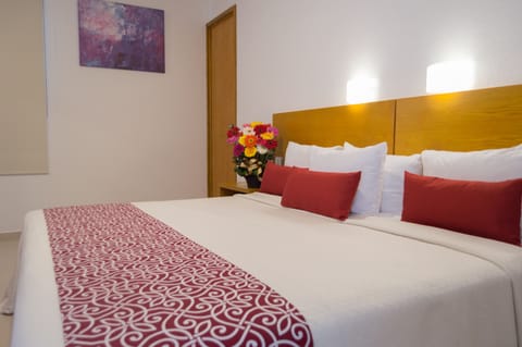 Double Room Single Use, 1 King Bed | Individually decorated, individually furnished, desk, iron/ironing board