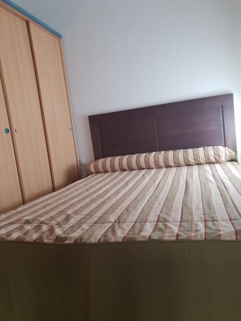 Superior Apartment | Down comforters, free WiFi, bed sheets