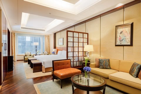 Club Junior Suite | Premium bedding, minibar, in-room safe, desk