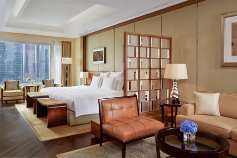 Club Junior Suite | Premium bedding, minibar, in-room safe, desk