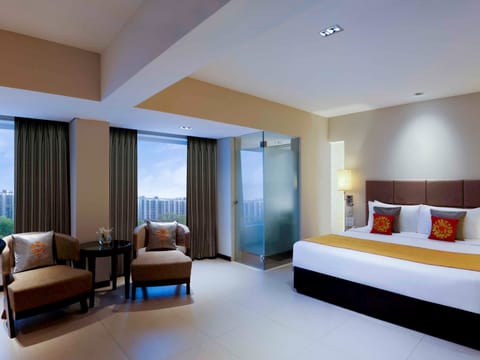 Executive Room, 1 King Bed | Egyptian cotton sheets, premium bedding, down comforters