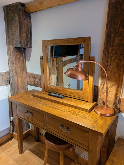 Deluxe Double or Twin Room, 1 King Bed (Dawn Run ) | Frette Italian sheets, premium bedding, desk, iron/ironing board