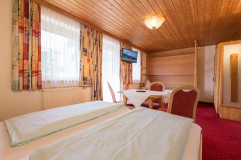 Family Room (3 Personen) | Free rollaway beds, bed sheets