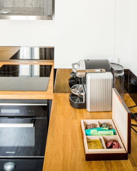 Hector - One Bedroom Apartment | Private kitchen | Fridge, microwave, oven, stovetop