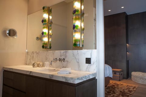 Suite, 1 King Bed (Thompson suite) | Bathroom | Separate tub and shower, deep soaking tub, free toiletries, bathrobes